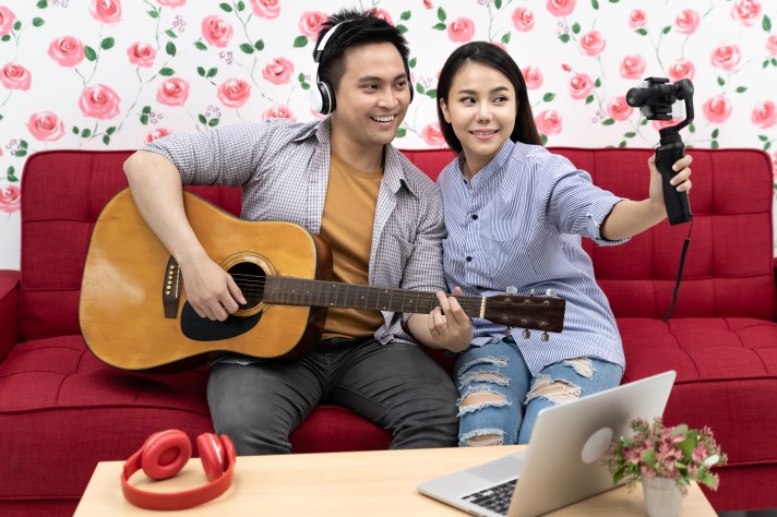 Singers vlogger blogger